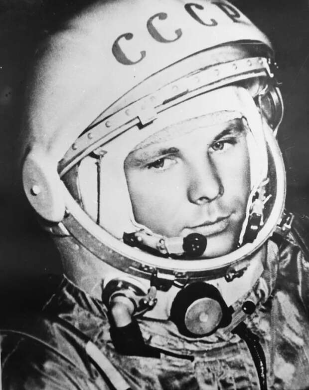 9. Одна из самых бурно обсуждаемых тем, связанных с полётом Гагарина, – это надпись «СССР» на шлеме космонавта факты, юрий гагарин