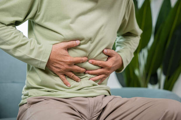 Врач Симаков: вздутие живота может указывать на синдром раздраженного кишечника