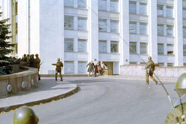 Фотография: Расстрел Дома Советов 4 октября 1993 года №28 - BigPicture.ru