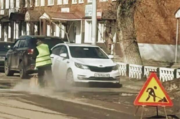 В Котовске ведётся ямочный ремонт дорог