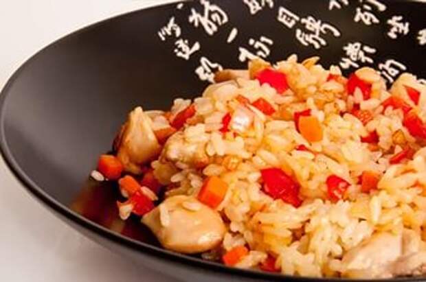 Бурый рис с овощами и соевым мясом