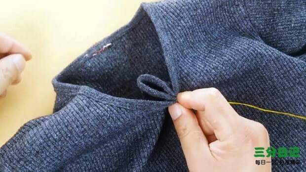 Как самостоятельно сузить вырез горловины свитера