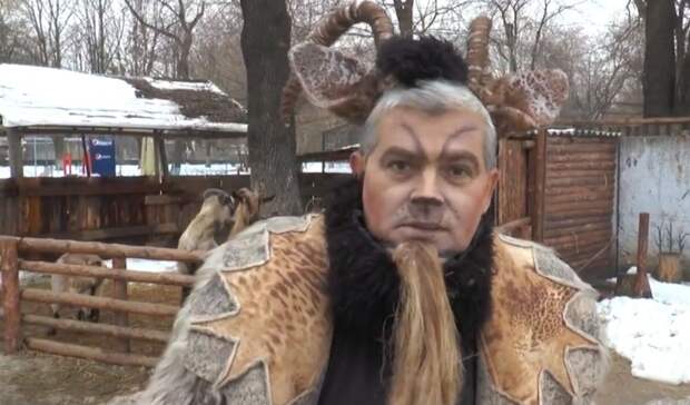 Директор Одесского зоопарка в образе козла