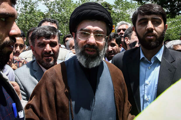 Сын Али Хаменеи Моджтаба может занять должность верховного лидера Ирана 4 марта