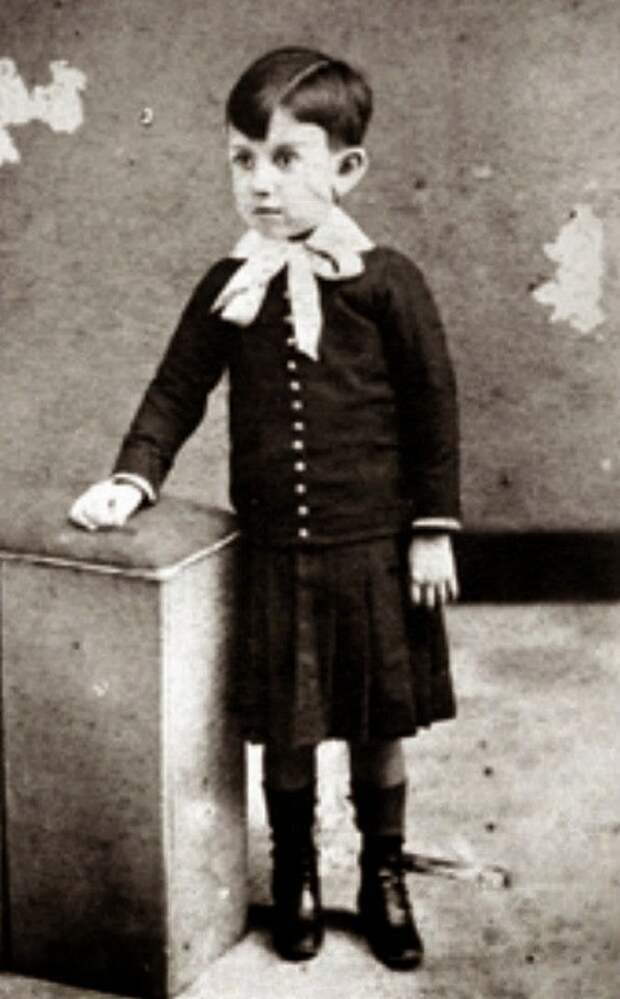 Пабло Пикассо в детстве. Фото ок. 1894 г.
