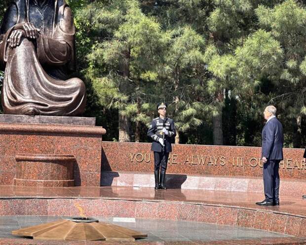 Мемориал во время визита Лаврова. Фото: соцсети