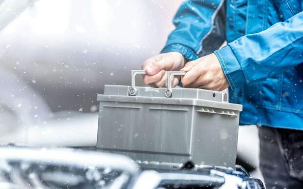 Почему батарея машины зимой не заряжается?