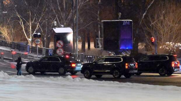 Кортеж Уиткоффа покинул Кремль после завершения переговоров с Путиным