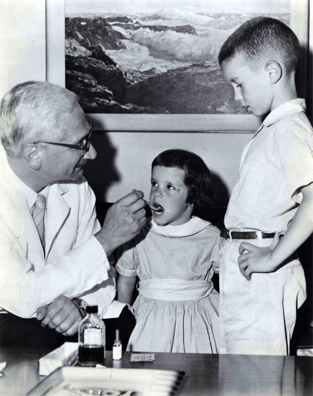 Альберт Сэбин (1906-1993) - вирусолог, создатель первой живой вакцины против полиомиелита.