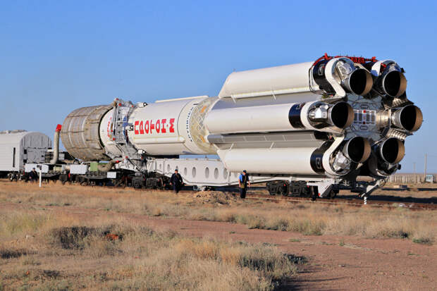 Сравниваем запущенные ракеты - нашу "Ангару-А5" и "Фалькон" Илона Маска