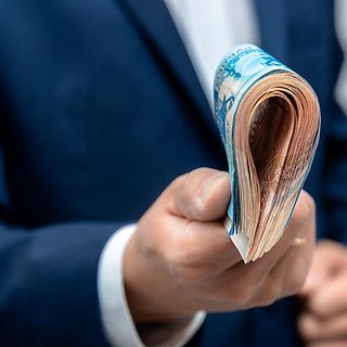 Большинство российских компаний запланировали поднять зарплаты сотрудникам