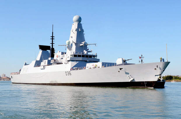 HMS Defender. И что это он около Крыма делал?