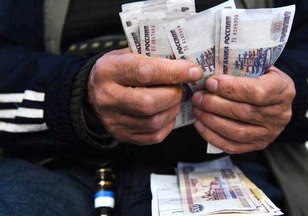 Госдума освободит от налогов доходы россиян менее 10 тысяч рублей Госдума освободит от налогов доходы россиян менее 10 тысяч рублей