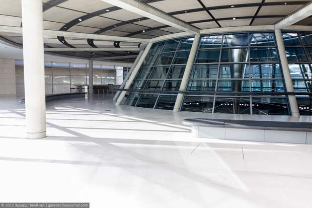Рейхстаг изнутри и надписи советских солдат Reichstag03 Рейхстаг изнутри и надписи советских солдат