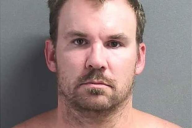 Парамедик стал домогаться пациентки в машине скорой помощи и записал это на видео