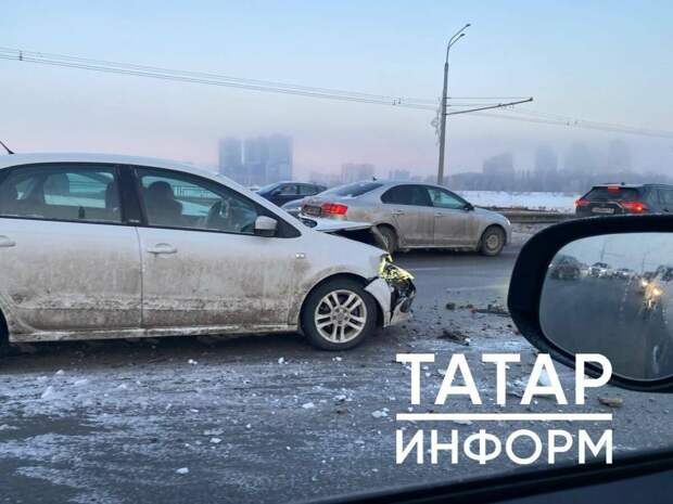 Кремль дамбасында биш машина бәрелешкән