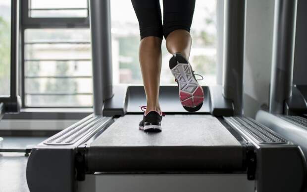 treadmill-woman-legs-fitness