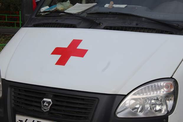 В Ростовской области на трассе столкнулись машина "скорой помощи" и грузовой автомобиль "MAN"