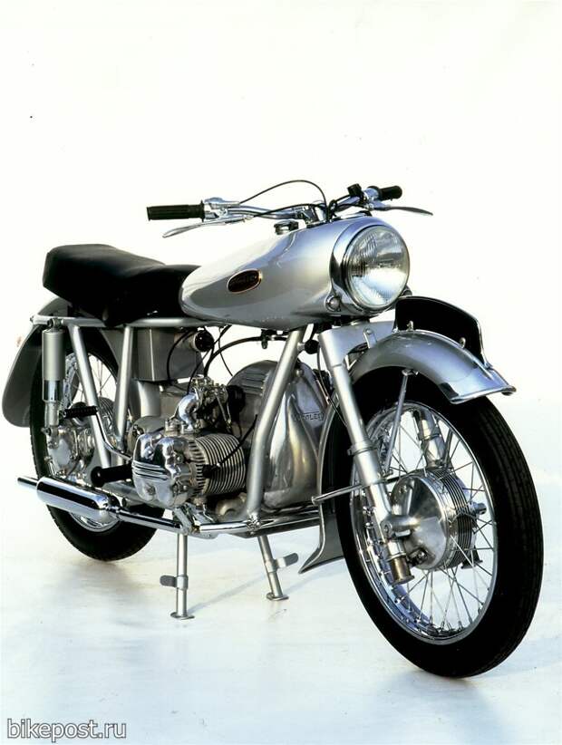 Старинный мотоцикл Wooler Flat Four 1955