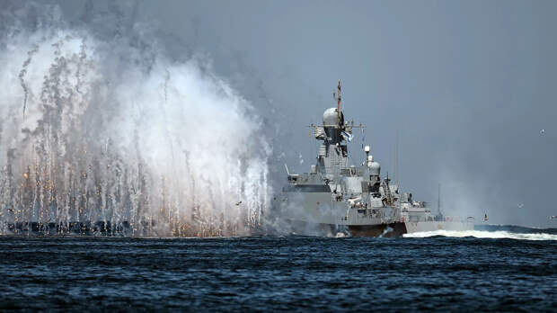 Корабль Черноморского флота ВМФ России на генеральной репетиции парада в честь Дня Военно-морского флота - РИА Новости, 1920, 20.05.2021