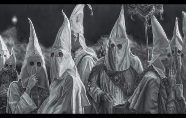 Расизм головного мозга: в Киеве гуляют люди в костюмах ку-клус-клана