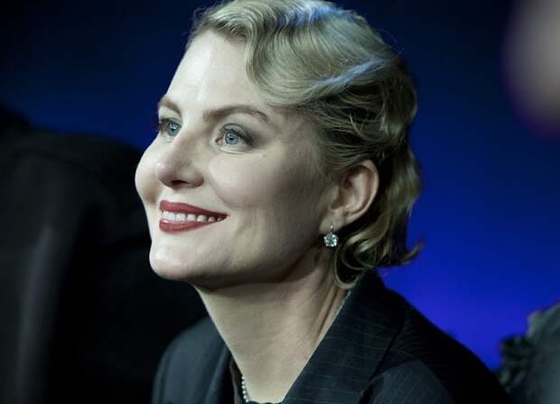 ﻿Ренату Литвинову упрекнули за фото с куклой: «С внуками надо играть»