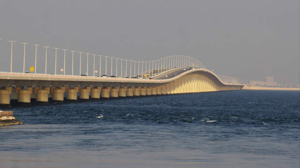 Беспилотник ударил по мосту, связывающему Бахрейн и Саудовскую Аравию