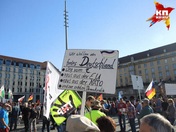 Плакат "Мы хотим свободную Германию: без евро, без ЕС, без НАТО и с настоящей демократией".