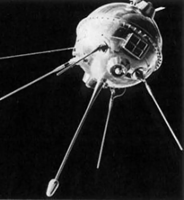 Первый космический спутник ссср