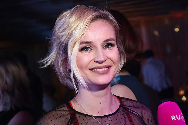 9. Полина Гагарина (7,4 миллиона).