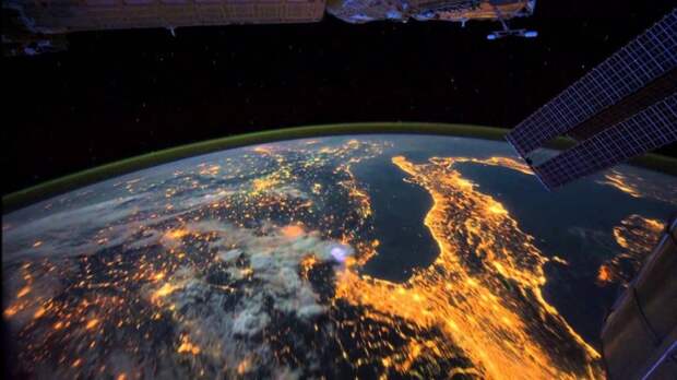 Ночные города, полученные космонавтами и астронавтами, работающими на Международной космической станции.
