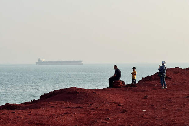 Bloomberg: президент США заявил о разминировании Ормузского пролива Ираном