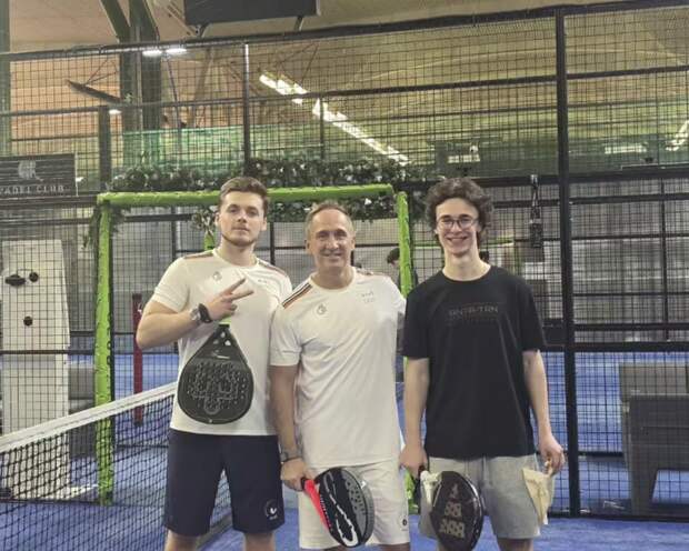 Актер Оскар Кучера показал своих взрослых сыновей