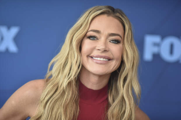 Известная 55-летняя актриса восхитила фанатов внешностью после пластики