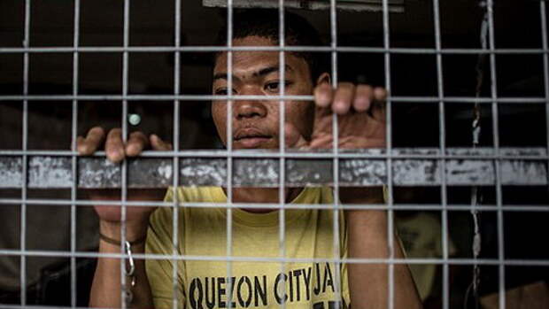 Dressed_in_his_regulation_yellow_shirt_with_Quezon_City_Jail