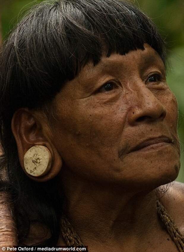 Это амазонское племя до сих пор живет в каменном веке! дикие племена, этнография, это интересно