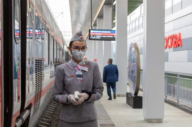 Справилась только полиция: проводники поделились историями о битвах за нижнюю полку