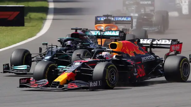 Хэмилтон возмущён действиями своего партнёра Боттаса, который позволил Ферстаппену выиграть Гран-при в Мексике