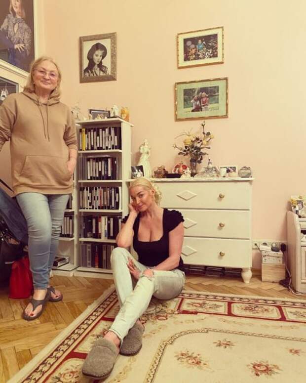 Анастасия Волочкова дома у родителей