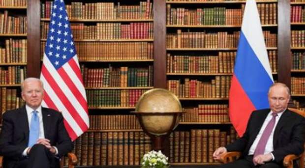 FILE PHOTO: U.S. President Joe Biden and Russia's President Vladimir Putin meet for the U.S.-Russia summit at Villa La Grange in Geneva, Switzerland, June 16, 2021. REUTERS/Kevin Lamarque