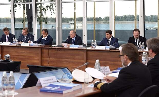 Заседание президиума Госсовета по вопросу развития внутренних водных путей