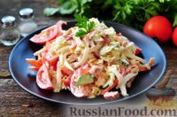 Фото к рецепту: Салат с копченой курицей, яблоками и овощами