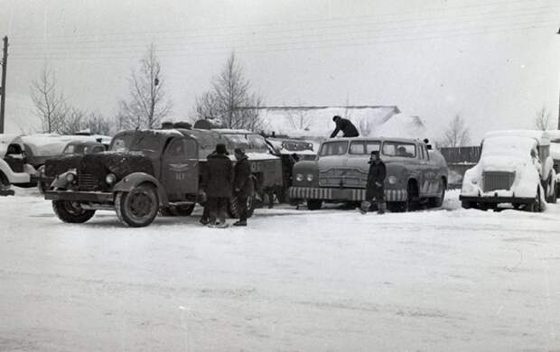 МАЗ-541 по размерам был практически как грузовики 1950-х годов. | Фото: cars.photo.