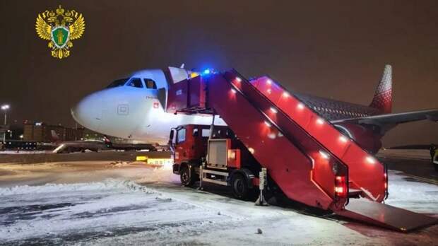 В Пулково самолет из Екатеринбурга выкатился за пределы рулежной дорожки