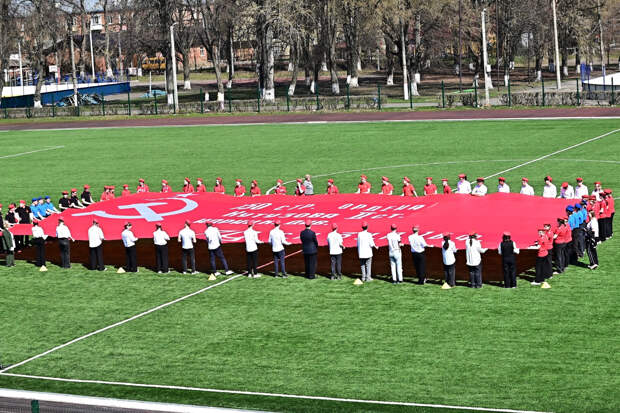 В Тульской области развернули 200-метровую копию знамени Победы