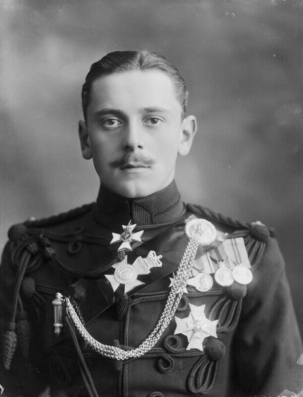 принц Морис Баттенбергский. Внук королевы Виктории. Возможно был болен.