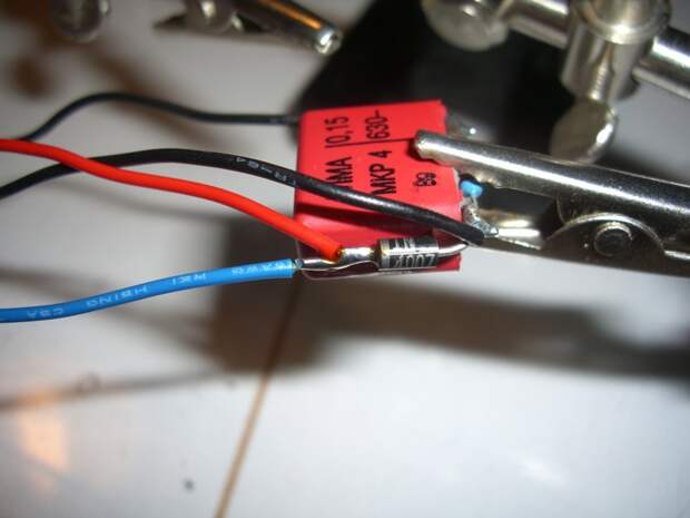 Припаиваю второй проводок (230V/AC) своими руками, сделай сам