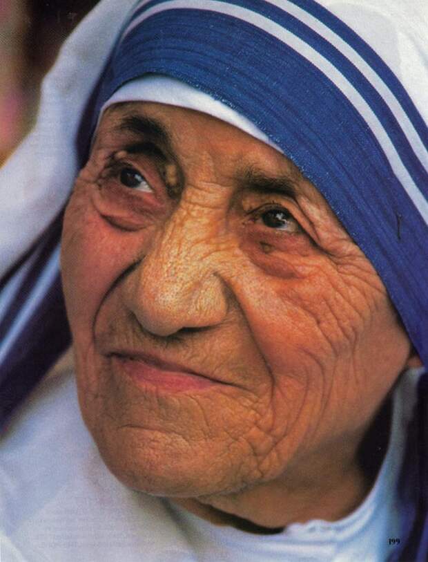 17) Мать Тереза. На момент ее смерти в 1997 году Организация «Миссионеры  Милосердия  Матери Терезы» создали 610 миссий в 123 странах. Дата: 1986. Фотограф: Túrelio.