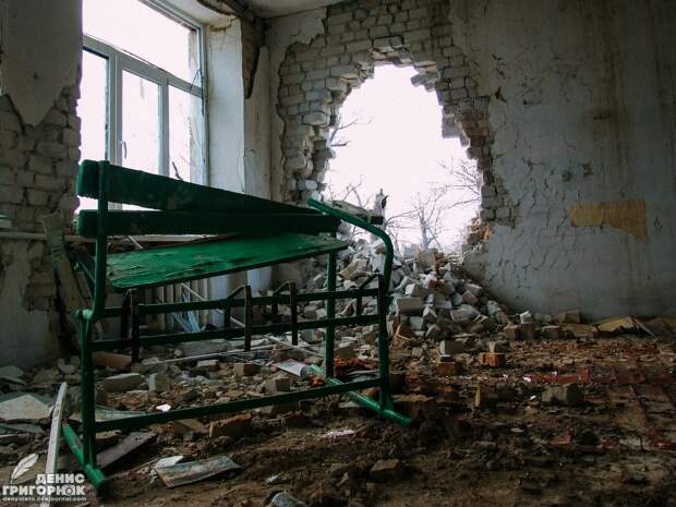 Разрушенные школы Донбасса