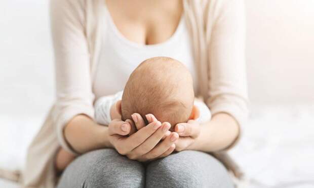 У женщины после родов выросла третья грудь в подмышке